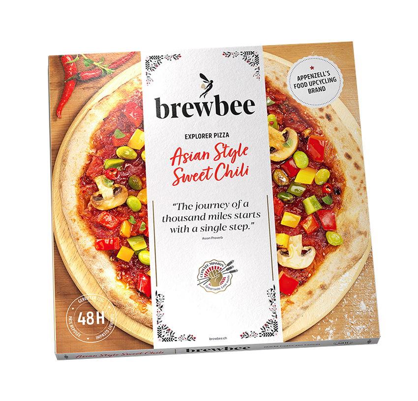 Verpackung einer "Brewbee Asian Style Sweet Chili"-Pizza mit asiatischen Aromen. Perfekt für exotische Geschmäcker.