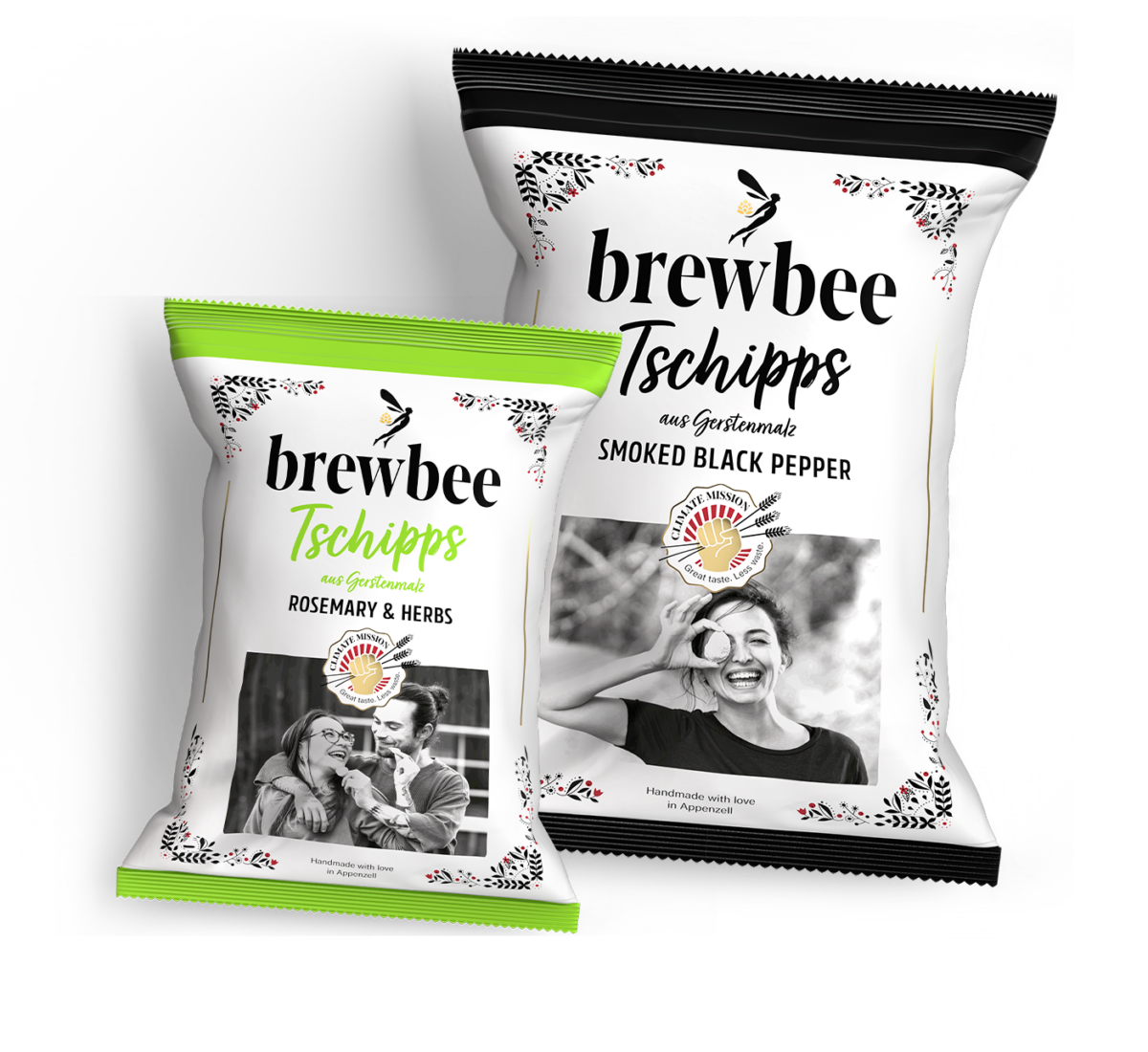 Zwei Packungen brewbee Tschipps in den Sorten Rosemary & Herbs und Smoked Black Pepper auf dunklem Hintergrund, präsentiert als Produktsortiment